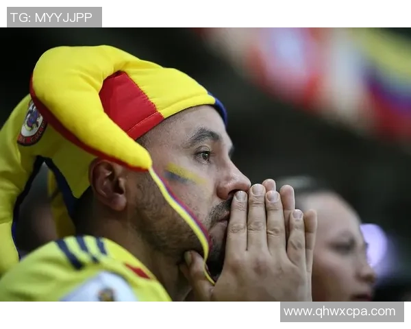 球星在激烈对抗中意外受伤倒地引发全场球迷紧张关注